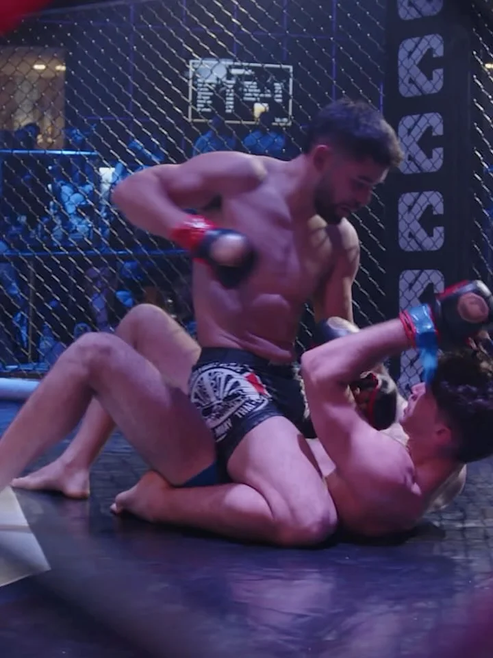 Emerson Écija in the cage